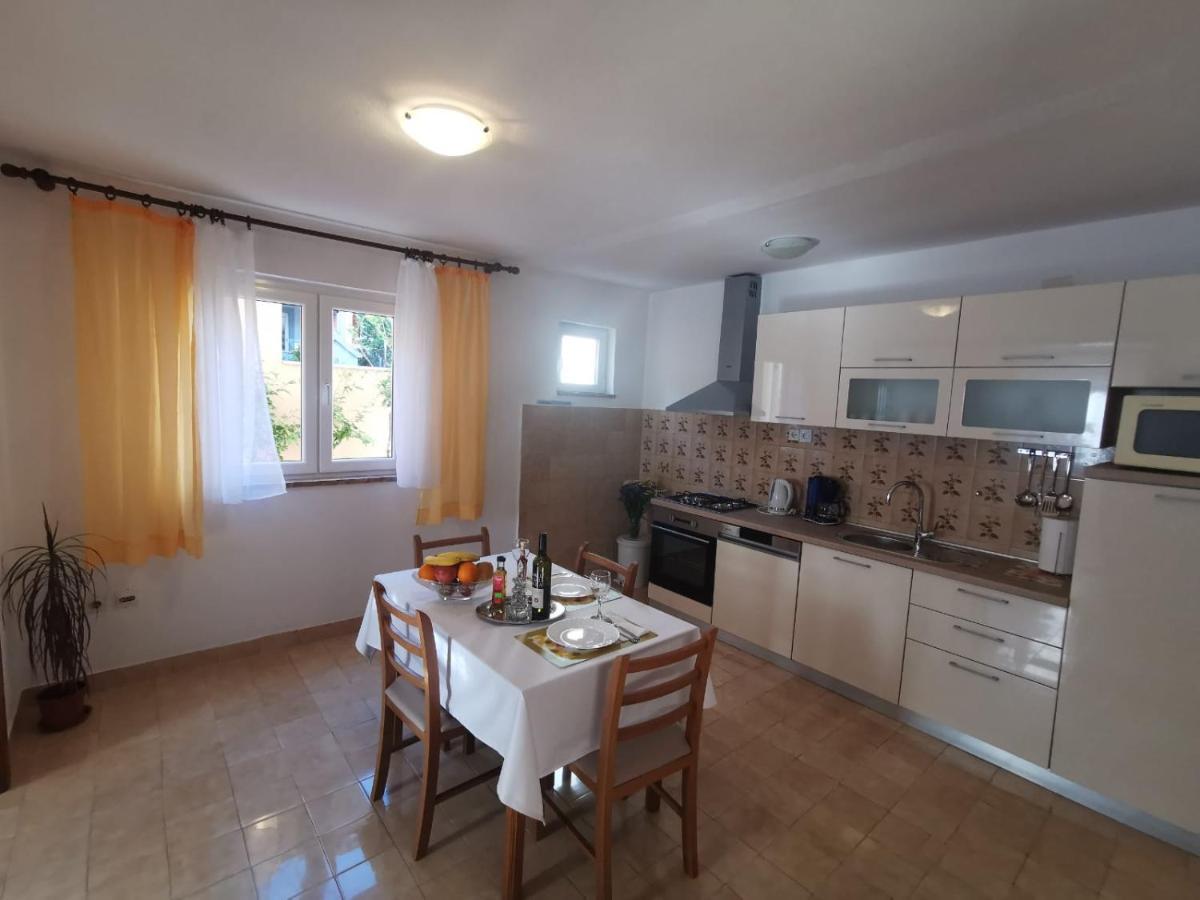 Apartment Ana Kaštel Sućurac Екстериор снимка